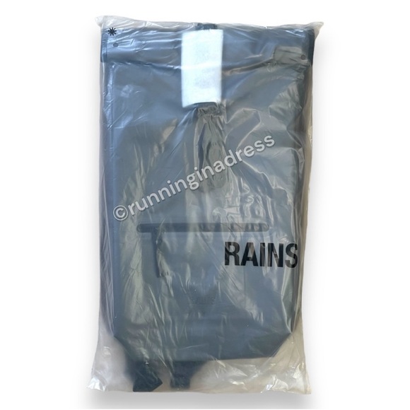 NWT Rains Waterproof Rolltop Rucksack Laptop Backpack In Metallic Grey - Picture 11 of 14